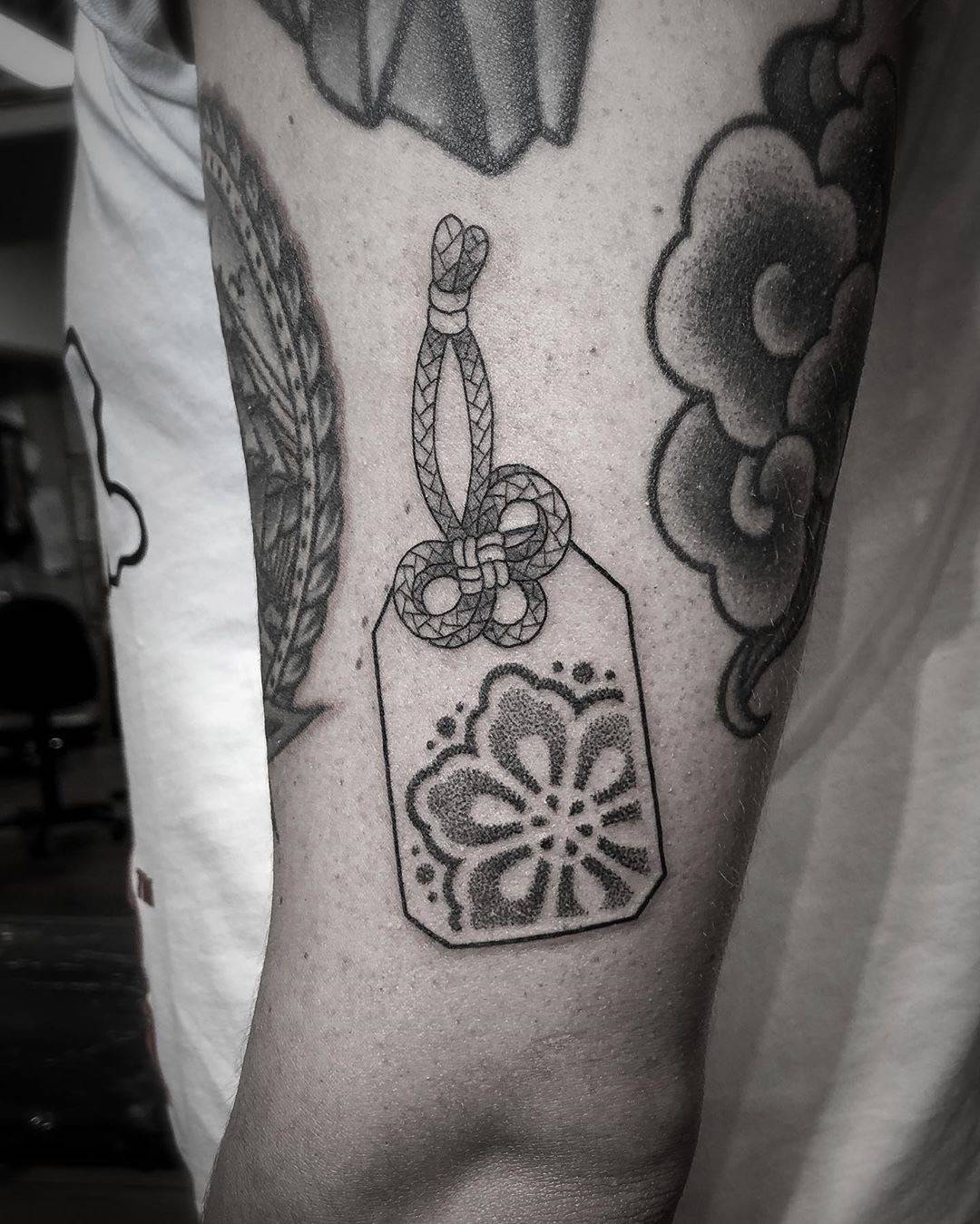 b体育：
上海纹身 点刺图腾纹身图案(图5)