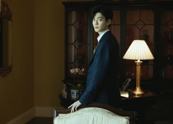 袁冰妍|李冰冰教你穿衣，袁冰妍喂你吃冰激凌…神仙般的日子不过如此！