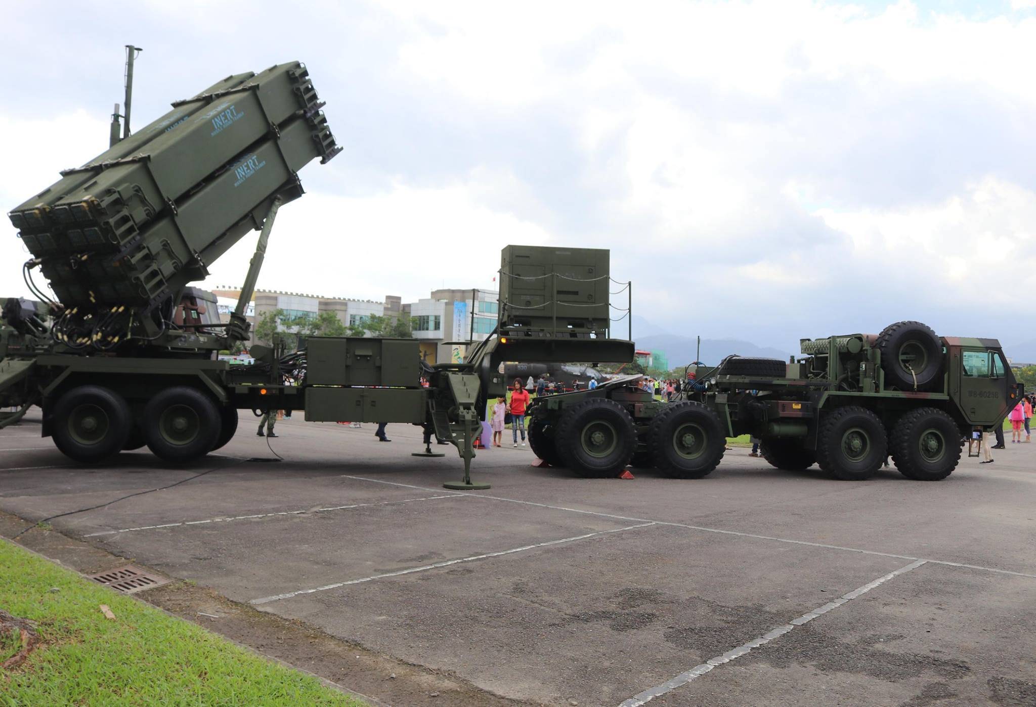 当电影成为现实，中国新型无人机集群作战难防御