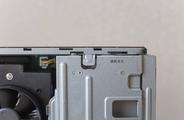 测评盘点|如此另类的华硕碉堡T09商用台式电脑，职场小白也能徒手升级