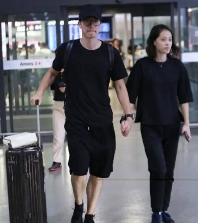 刘翔妻子吴莎干练短发似“假小子”,小腹凸起疑有孕?