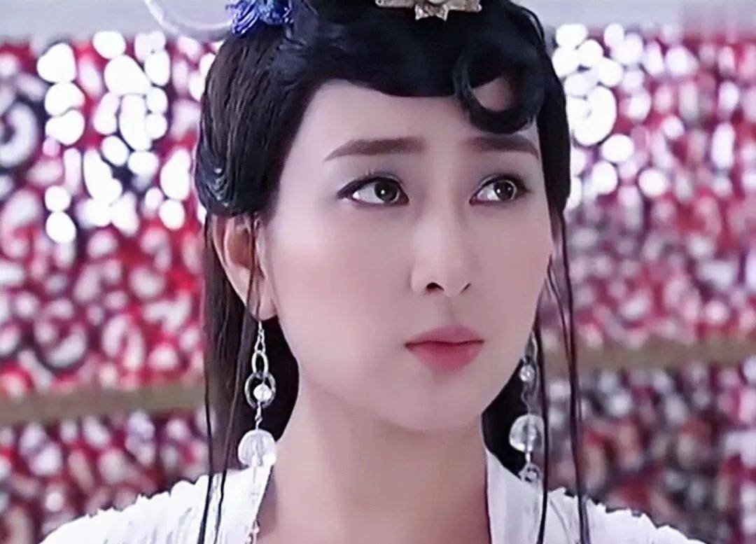 嫦娥|同样演仙女,神颜热巴被全网吐槽,她却成为美到上天的白月光?