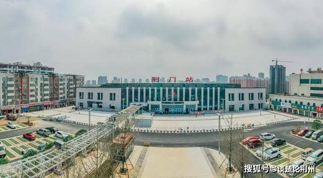 也渐渐失去了往日的光彩,再加上简陋的候车环境,与现代高铁站的体验天