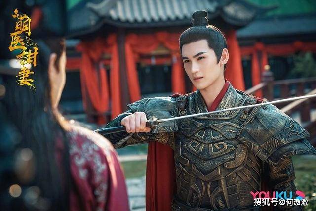 2020男艺人微博粉丝_2020年度男艺人热搜排行榜,前三位实至名归,最后一位