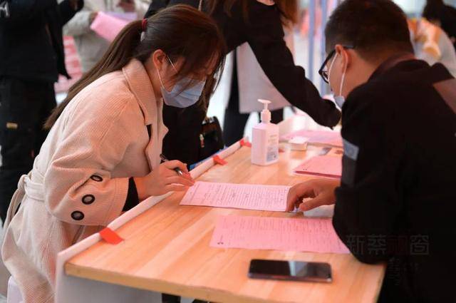 工作|新蔡县举办2020年“稳就业保民生·保就业兜底线” 金秋大型人才招聘会