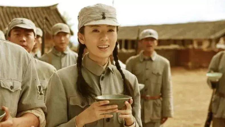 童瑶|被家暴、qian规则的她终于翻红!85后中花排序要重新洗牌了…