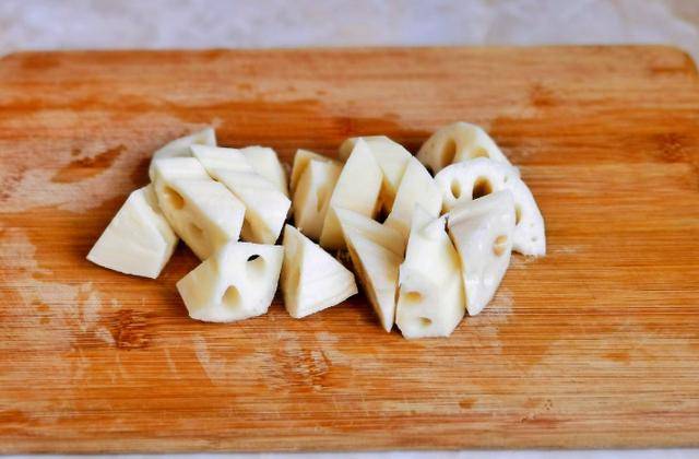 胡萝卜怎么切菱形最好 4b4730e6470d47808eebb16f22ba5e46.jpeg