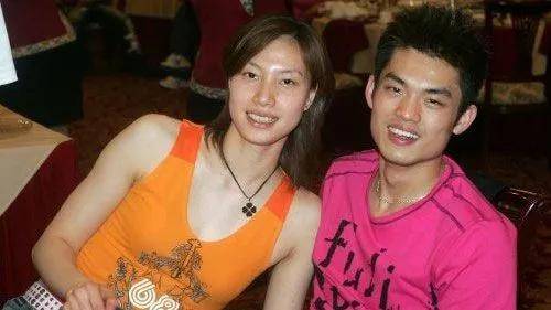 谢杏芳晒甜蜜旧照示爱林丹,被孕期出轨,还疑红毯
