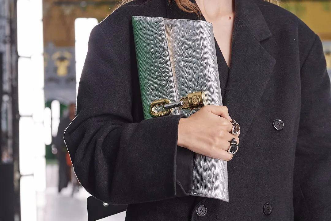 包包|秋季最新包款一览，逃也逃不出这四款包型