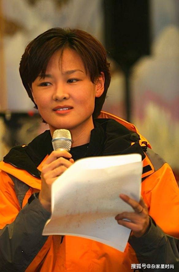 原创汶川地震过去12年,那个在灾区痛哭的央视记者李小萌,如今怎样