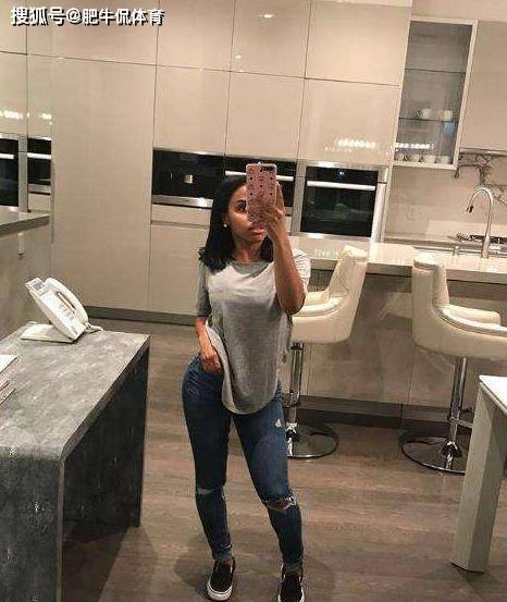 近照|梅威瑟大女儿近照,1米48当模特,多亏了拳王父亲的财力支持