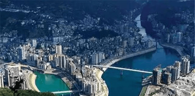 2020年深圳与香港经济总量差距_香港和深圳的分界线(2)