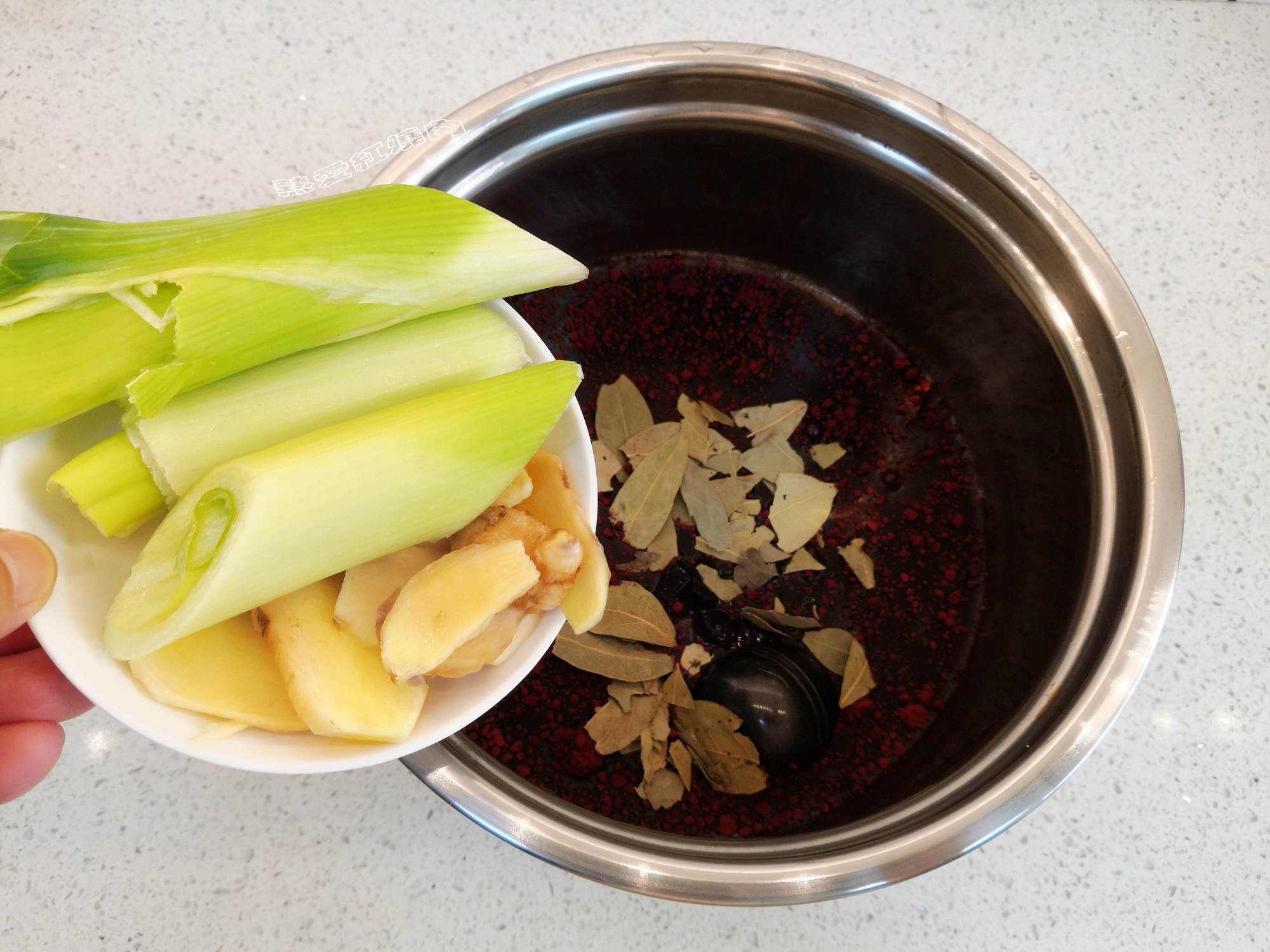 猪脚怎么炖最好吃儿童 0e18645eafbe45b5b473e51adabfda8b.jpeg