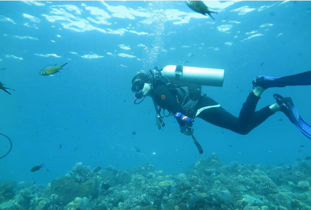 "水鬼"深潜抚仙湖,意外发现湖底千年古城,比庞贝古城还大一倍