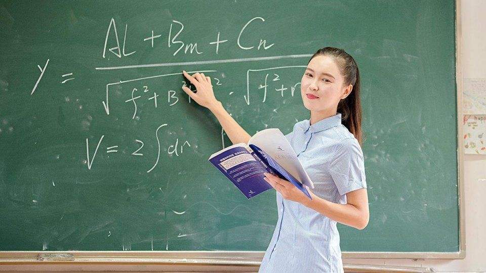 怎么算高学历 4a8277b0bf694e6681512ec2651e78bb.jpeg