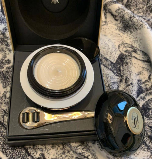 按摩|“瘦成一座雕塑”的宁静，在护肤上更是个狠人，为变美扎900针