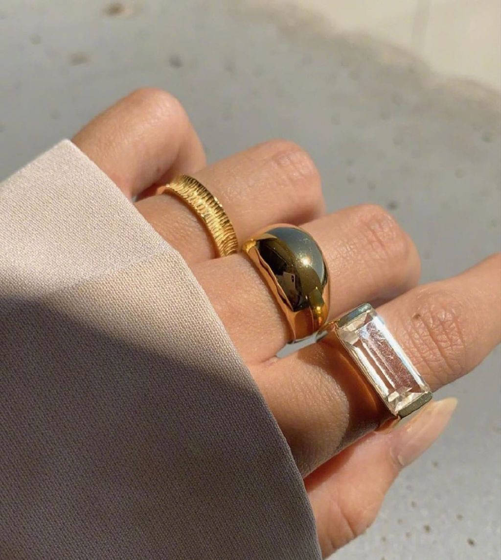 金属|配饰种草！这个秋冬跟金属配饰更般配噢~