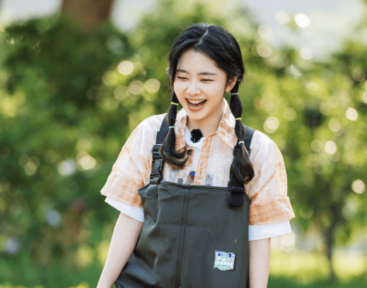 赵丽颖|原创谭松韵30岁还演高中生，娃娃脸成为转型阻碍，赵丽颖值得她借鉴