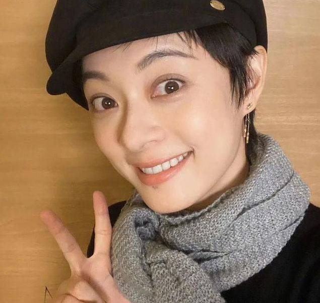 孙俪怨恨父亲，却用心照顾同父异母的妹妹，终