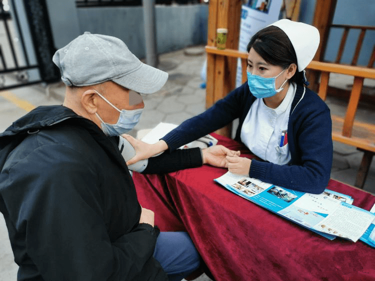 府城|太原市中心医院府城院区“关爱血管健康 情暖九九重阳”义诊活动