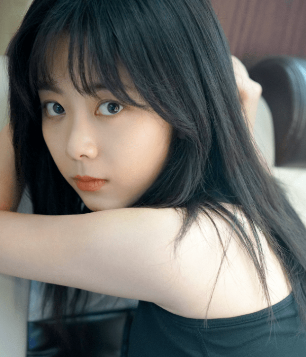 赵丽颖|原创谭松韵30岁还演高中生，娃娃脸成为转型阻碍，赵丽颖值得她借鉴