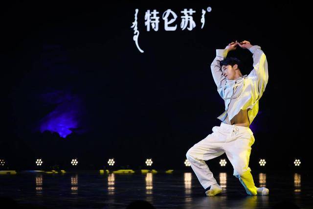《舞蹈风暴》第二季收视第一!张翰满杆晋级,常宏基