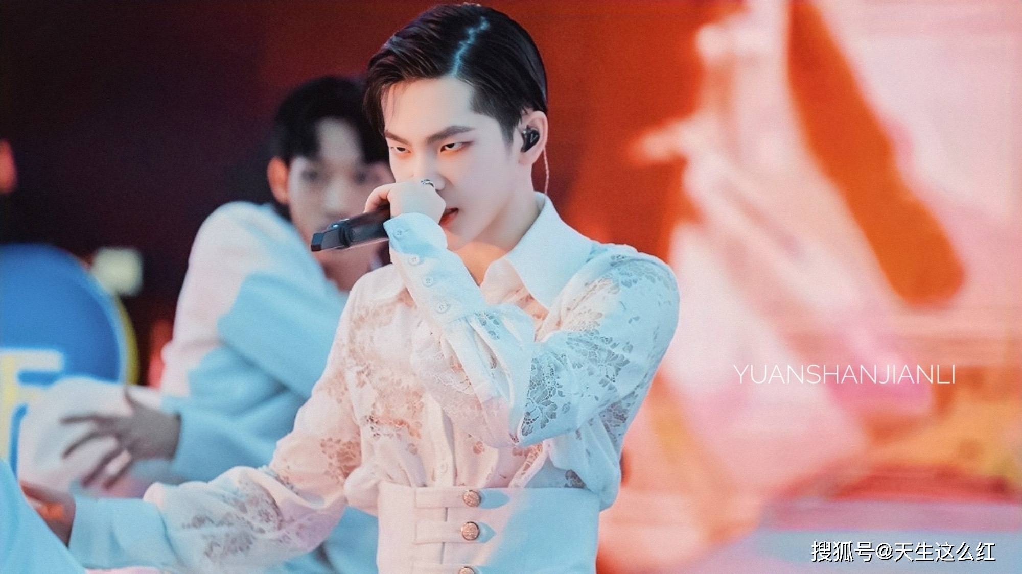 周震|原创老实人还在还钱，聪明的老赖，子女已经在娱乐圈割韭菜了