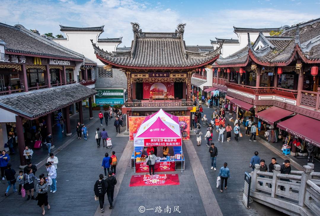 浙江宁波最热闹的步行街，每天游人如织，感觉像在赶古代的大集_鼓楼