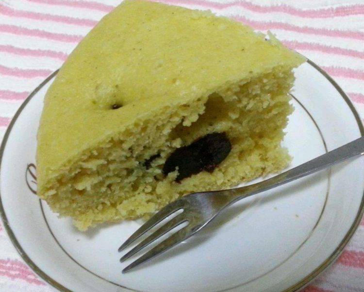 食物|才能不回缩很蓬松，记住两个技巧，比面包还好吃怎么蒸玉米发糕