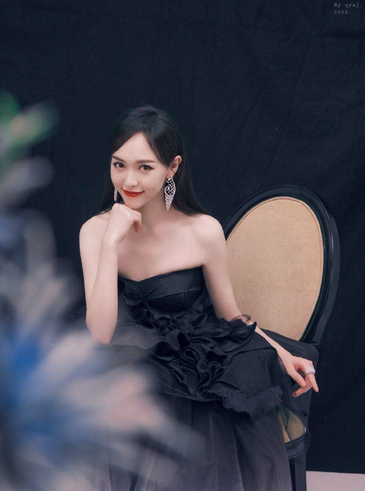 影视明星唐嫣个人写真集:时尚优雅,甜美靓丽!
