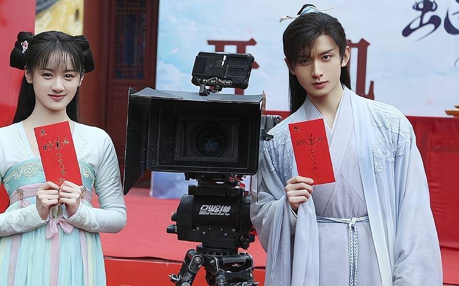 《琉璃》追了这么久,才发现成毅的妹妹也在里面,一看就是亲兄妹_手机