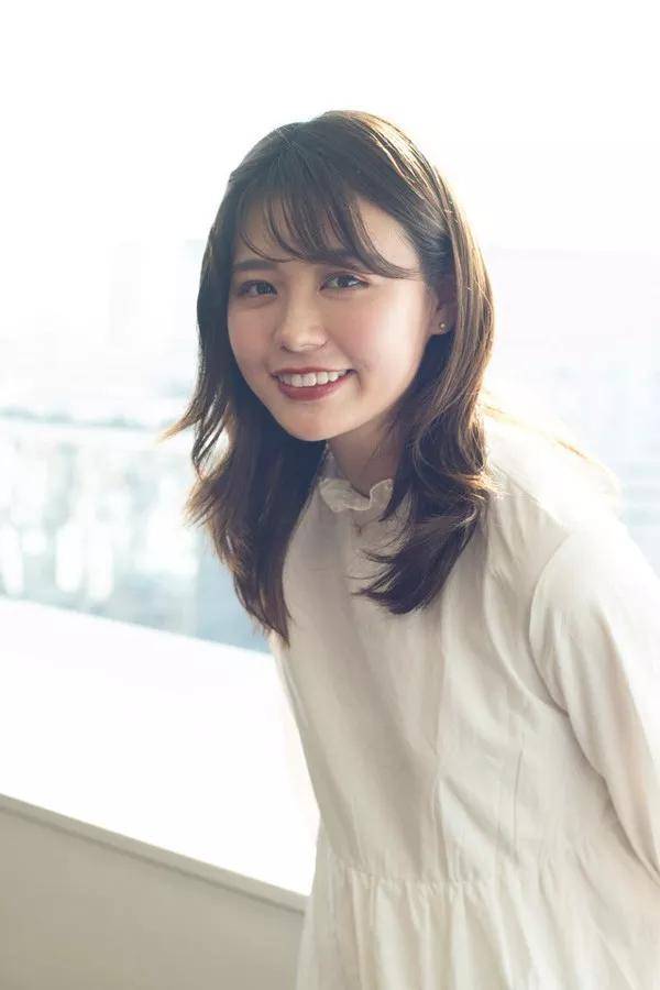 原创日本财经主播井口绫子"穿围裙录节目"爆红,网友:谁还看股价!