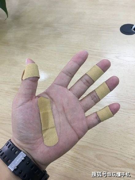 消息资讯|iPhone 12系列直角边框被曝有割手风险