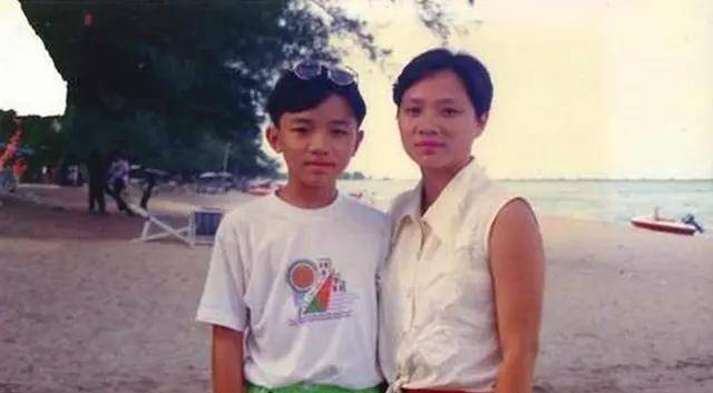 hth官网入口：
明星小时候的照片 一眼就能认出来(图5)