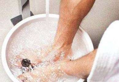 身上热手脚冰凉应该泡脚么 f3f2f6a6e32a4a17925f27fafd24a241.jpeg