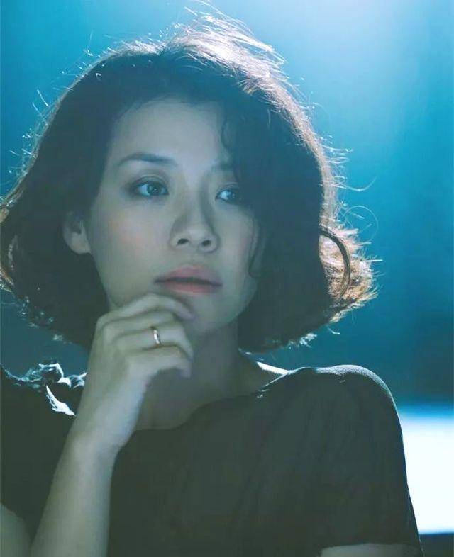 她曾红过徐静蕾，当红时却下嫁无名演员，今4