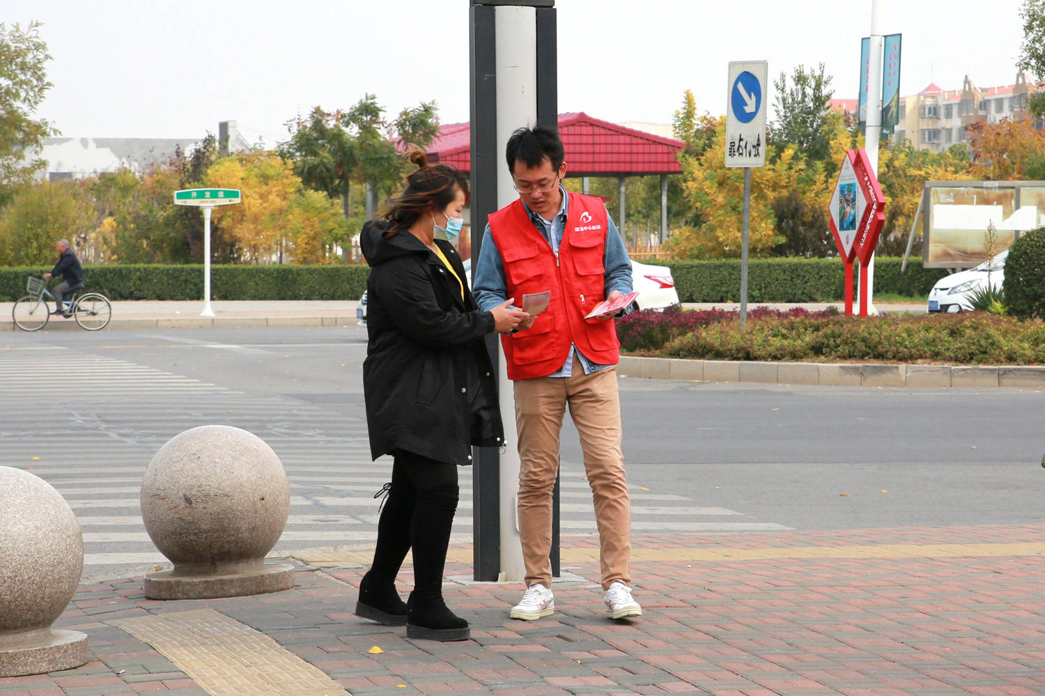 无偿献血   党员志愿者|天津滨海：九九重阳日 海滨街头党员志愿者积极参与义务奉献