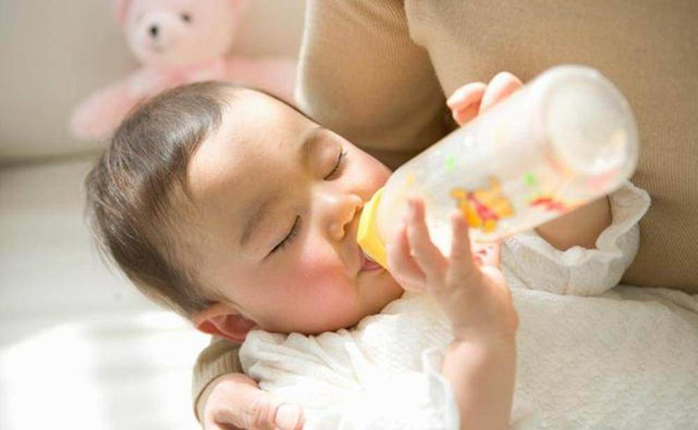 婴儿几个月不需要侧睡 ac7c79dcbff444f78eef6acebe1280b2.jpeg