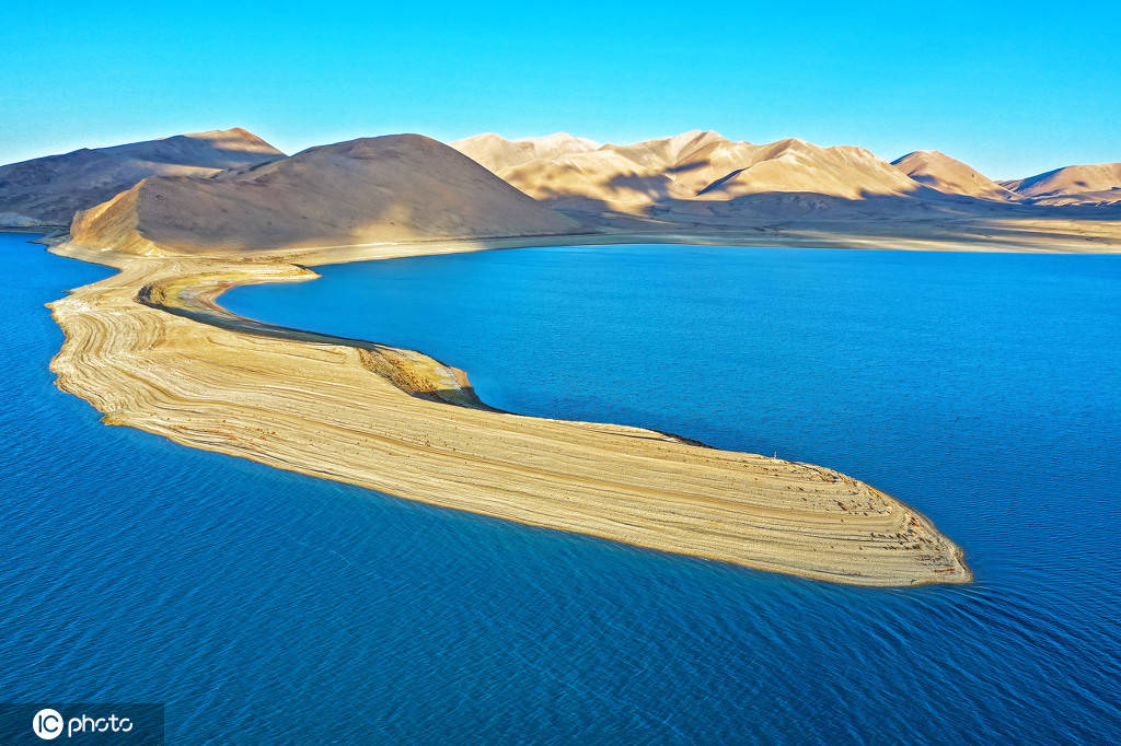 西藏阿里奇妙鬼湖拉昂措 湖光山色景色壮美