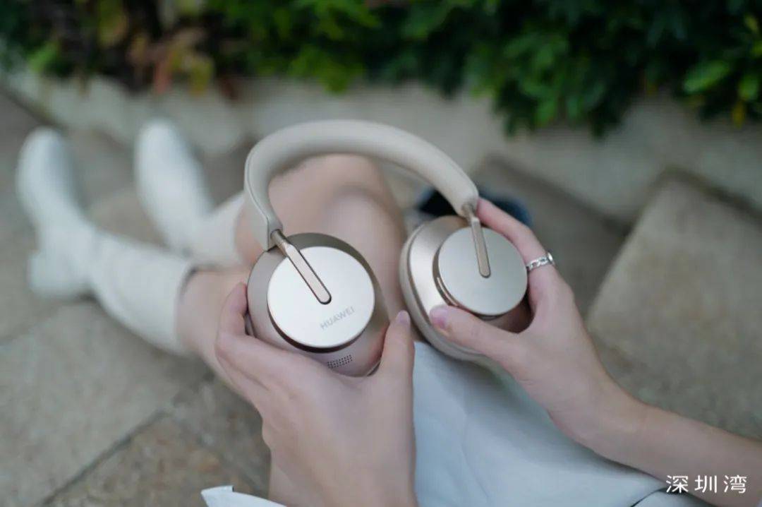 AirPods|华为首款头戴耳机FreeBuds Studio体验：降噪和音质水准，能进入第一梯队吗？