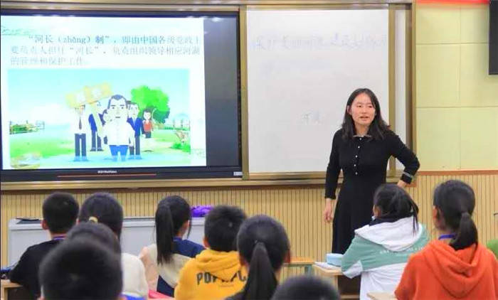 实验|海安城南实验中学举行优秀班会课评比活动