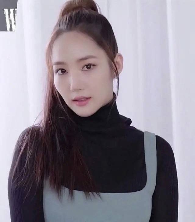 活动|9年5次“换头”，朴敏英出席活动又变了，造型火辣却被怪鼻子拖垮