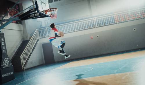 路人王扣篮排名2020_《疯狂人字拖》电影中的超级路人王