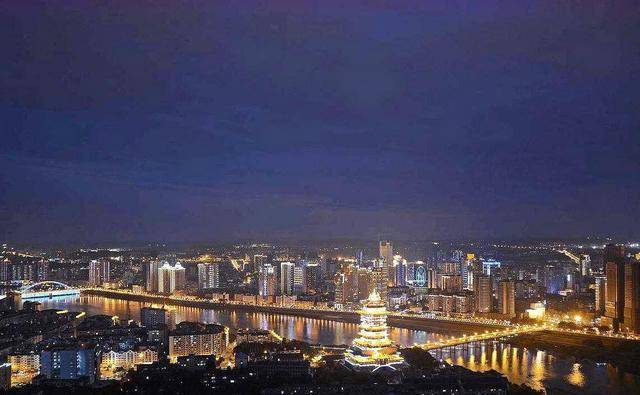 四川崇州2019年GDP_四川崇州城市图片(2)