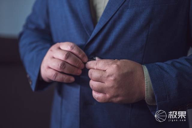 西装|AI智能定制，弹力十足巨能装，专治各种“身材不服”