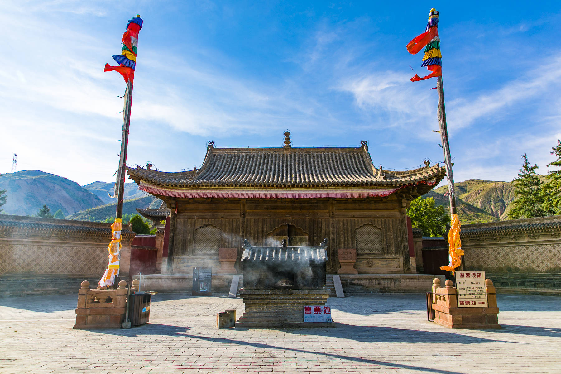 青海|藏在青海的这座古寺，明朝7位皇帝为它下达敕谕，足以媲美故宫