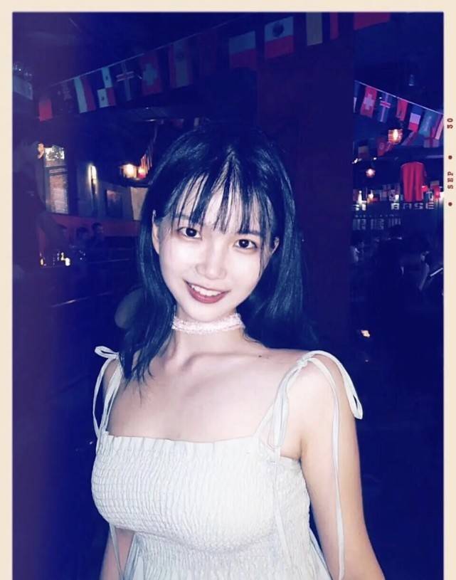 施子怡|知乎美女直播却大翻车！精修照片和直播颜值“毫不相干”，太敢P