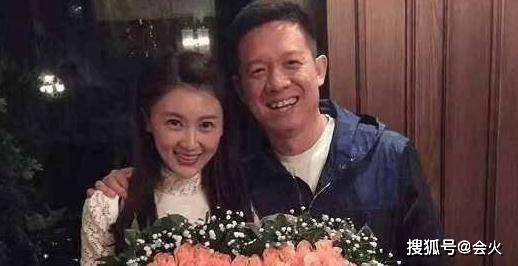 甘薇80万豪华保姆车曝光,生活水准不受离婚影响