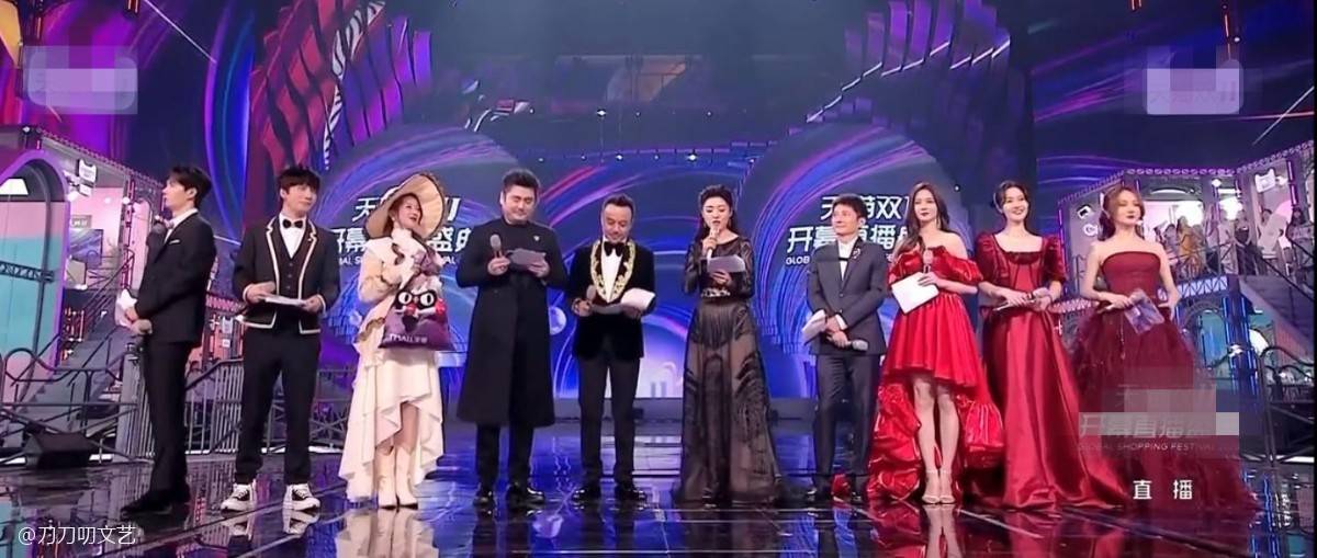 芒果晚会太魔幻:汪涵周涛主持抢话翻车