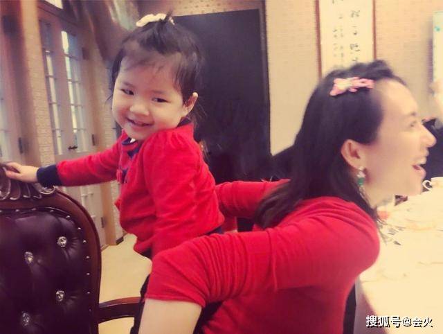 高定|章子怡自曝想让女儿做设计师，高定珠宝随意玩，据传市值五亿左右